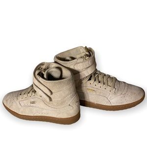 TAN SUEDE PUMAS